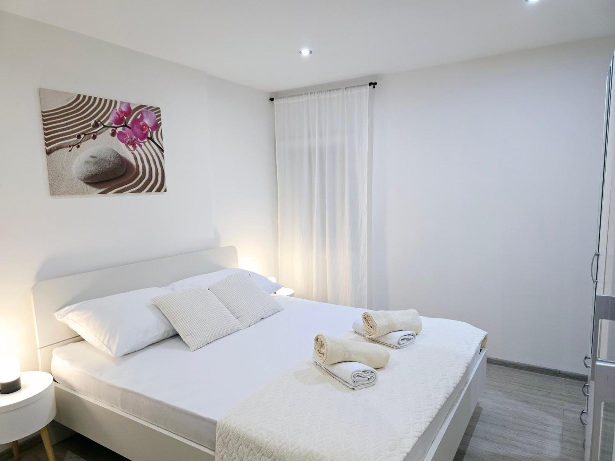 Apartment Blanca With Jacuzzi,Terase And Private Parking Каштела Экстерьер фото
