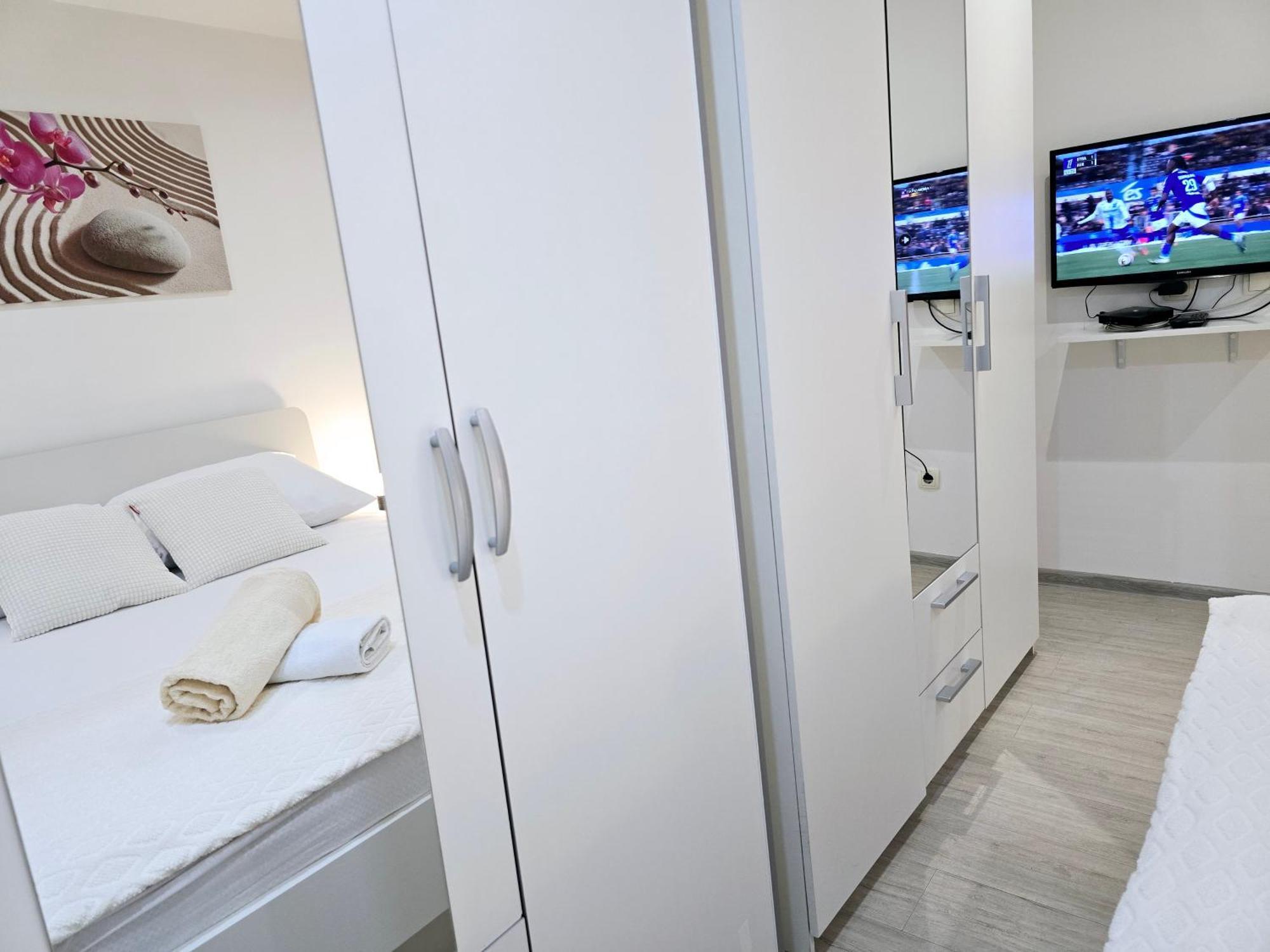 Apartment Blanca With Jacuzzi,Terase And Private Parking Каштела Экстерьер фото