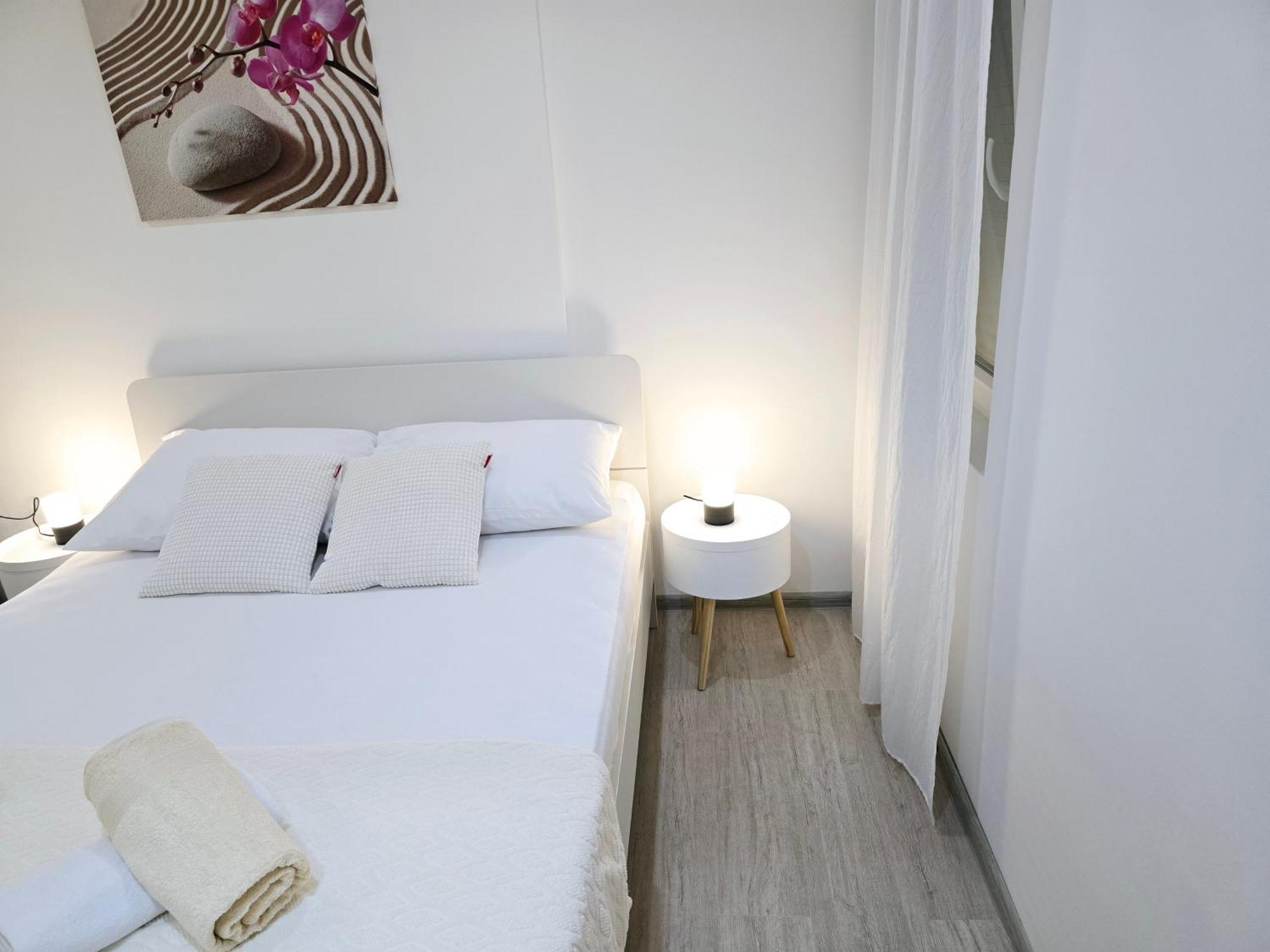 Apartment Blanca With Jacuzzi,Terase And Private Parking Каштела Экстерьер фото