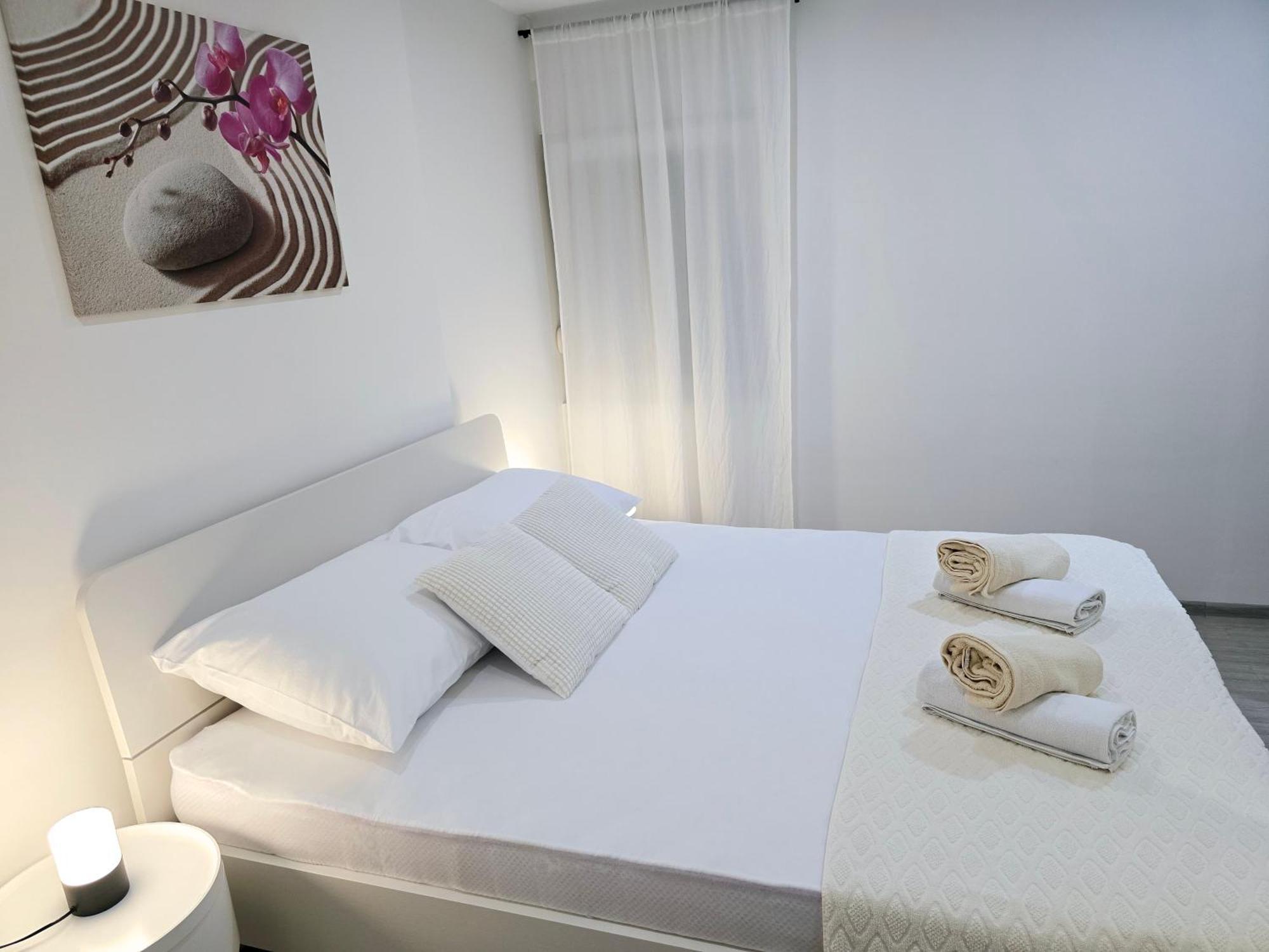 Apartment Blanca With Jacuzzi,Terase And Private Parking Каштела Экстерьер фото