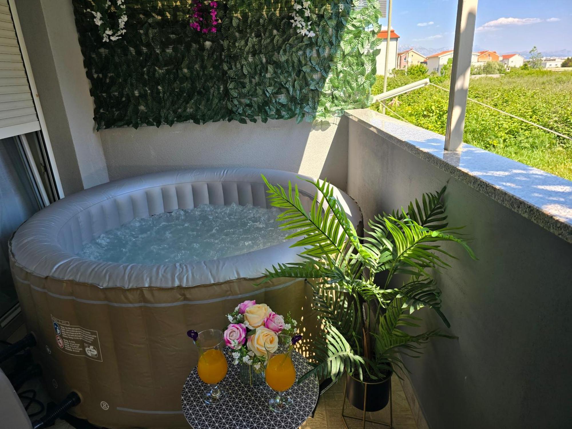 Apartment Blanca With Jacuzzi,Terase And Private Parking Каштела Экстерьер фото