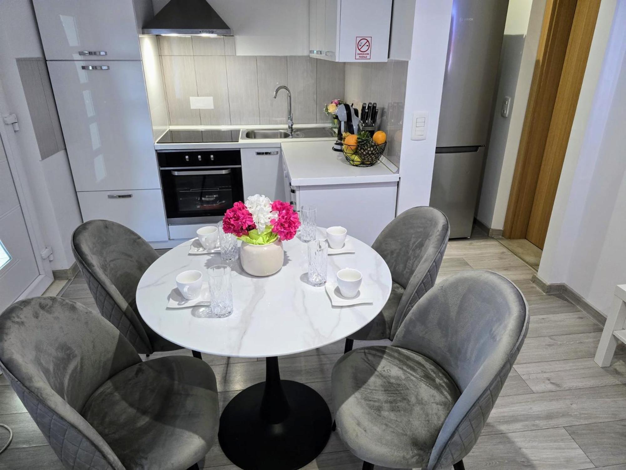Apartment Blanca With Jacuzzi,Terase And Private Parking Каштела Экстерьер фото