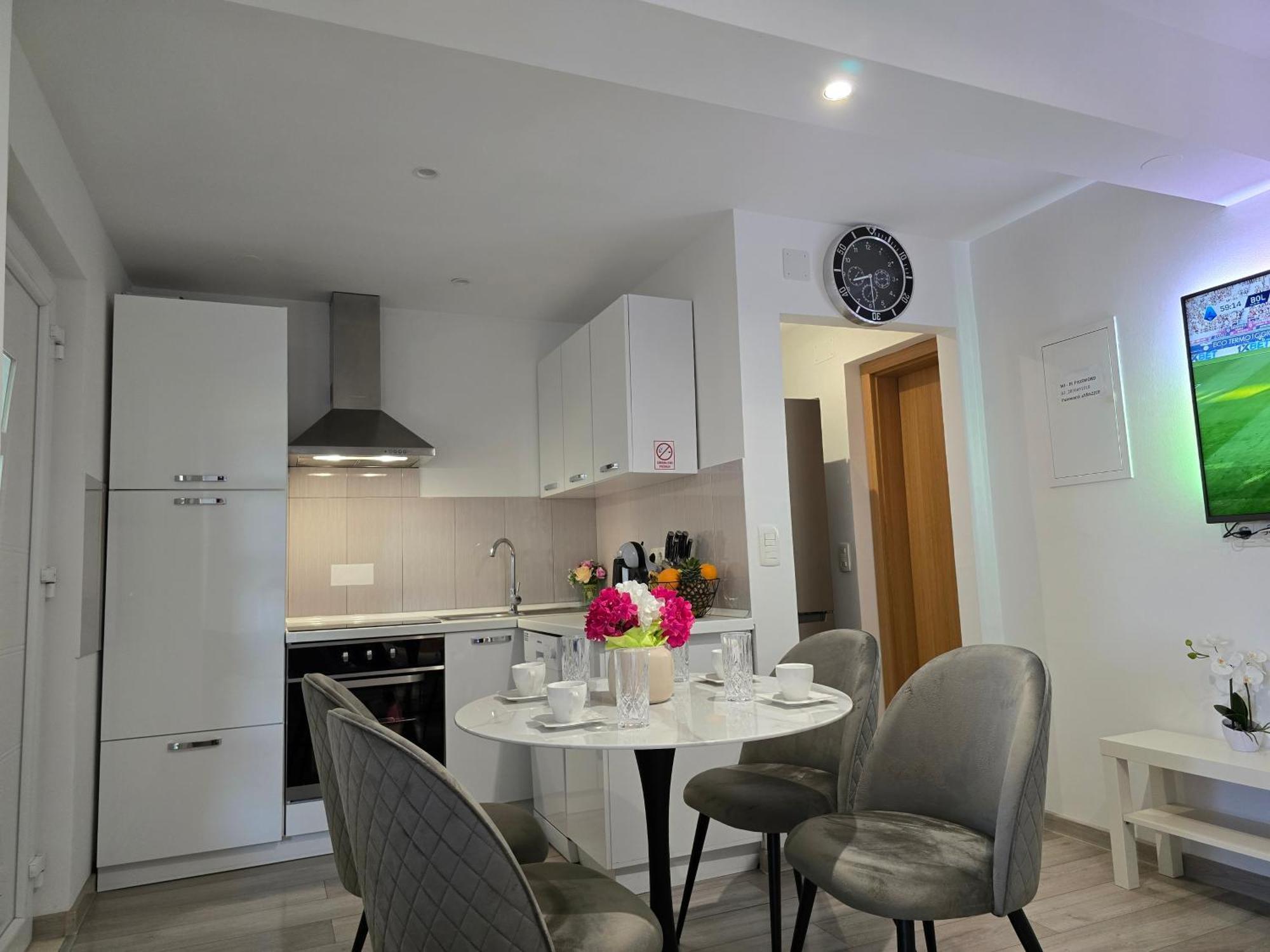 Apartment Blanca With Jacuzzi,Terase And Private Parking Каштела Экстерьер фото